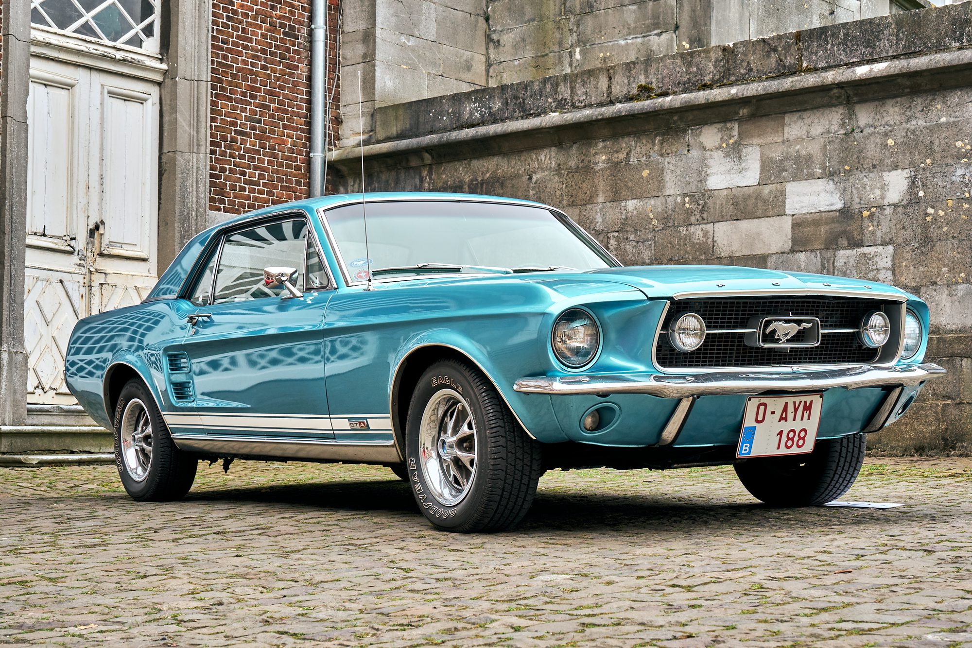 Mustang in teal